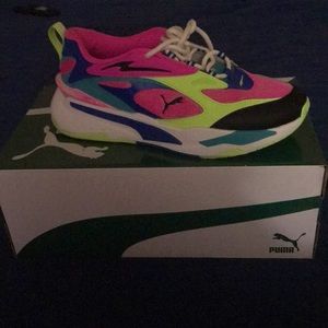 New puma sneakers wore once.